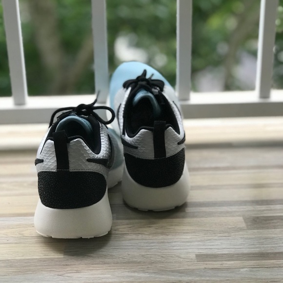 NWT NIKE Sportswear Roshe One LX WMNS - Picture 5 of 8